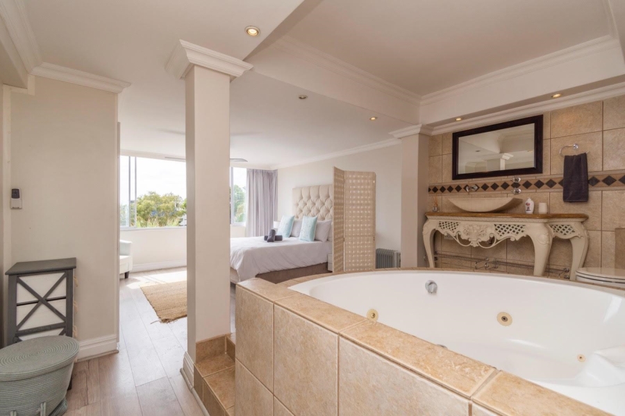 2 Bedroom Property for Sale in Green Point Western Cape